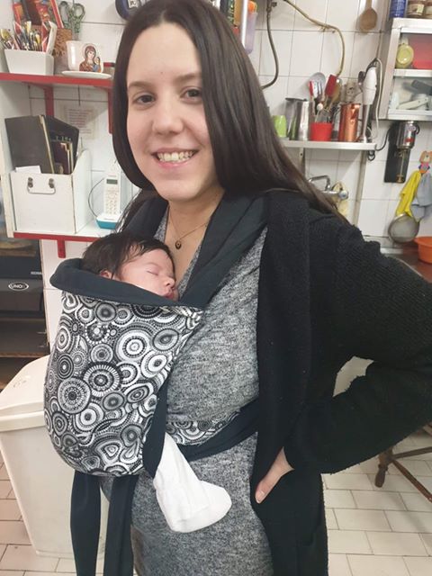 Όμορφο νεογέννητο σε mei tai