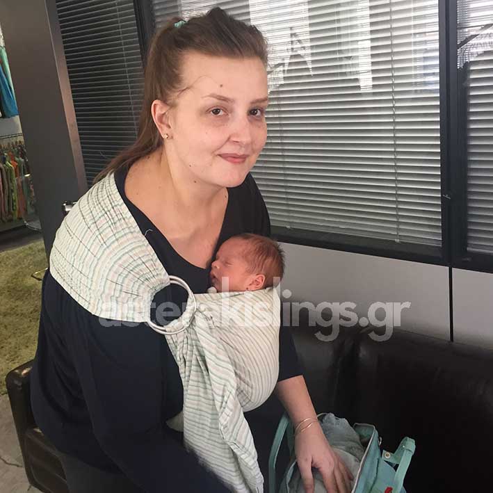 Νεογέννητο σε ring sling — hands free